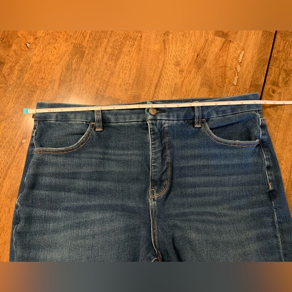 American Eagle Outfitters Dark Blue Distressed Skinny Jeans (Size 16S) - Picture 7 of 12